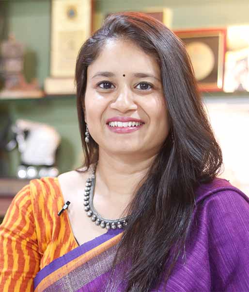 Dr. Tanvi Haldipurkar, Eye Surgeon, Opthamalogist and best surgeon for bladeless cataract and LASIK surgery at LAxmi Eye Hospitals and Institute, Navi Mumbai with centres at Kharghar, Panvel, Kamothe and Dombivali.