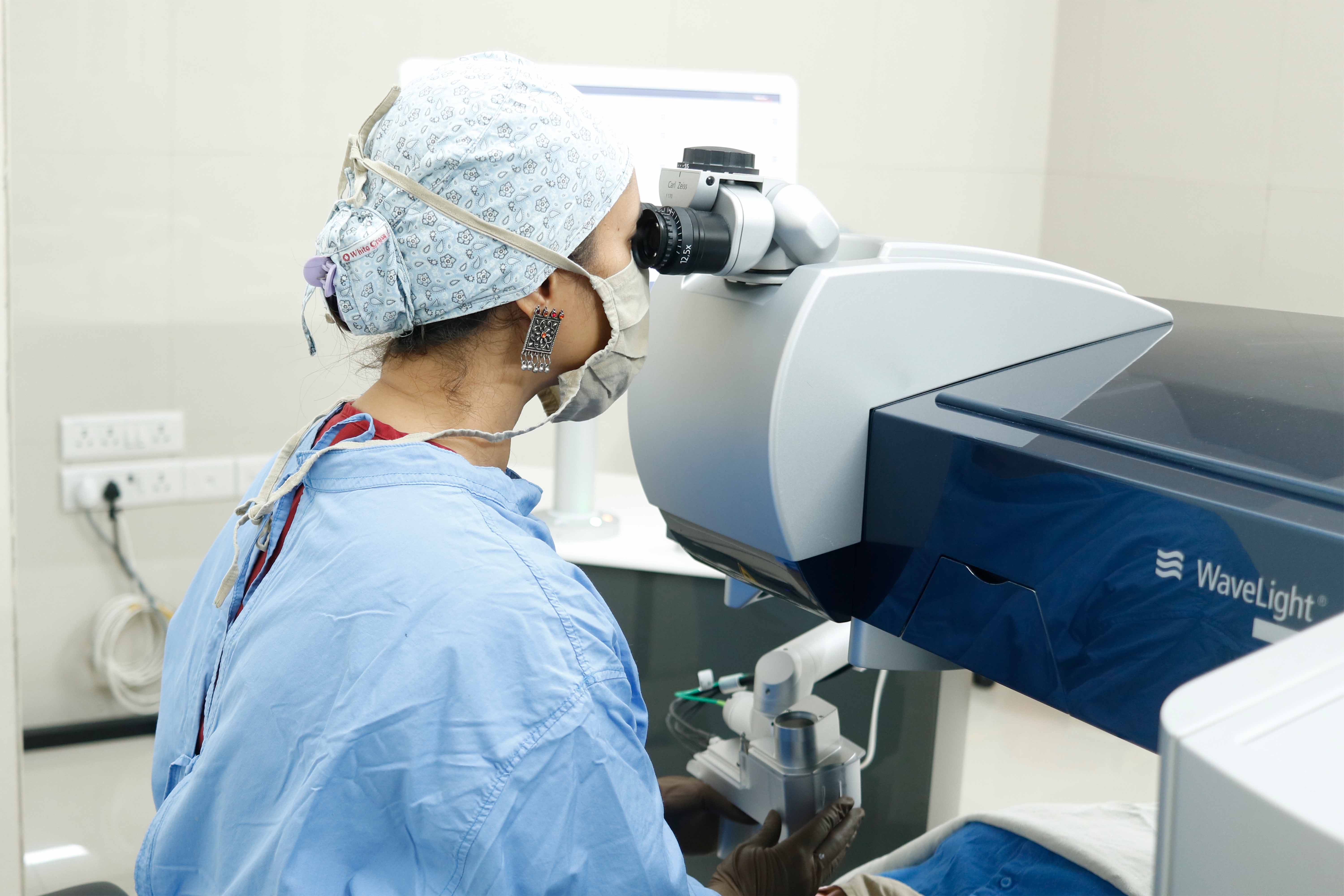 Dr. Tanvi Haldipurkar, Eye Surgeon, Opthamalogist and best surgeon operating Robotic bladeless cataract and LASIK surgery at LAxmi Eye Hospitals and Institute, Navi Mumbai with centres at Kharghar, Panvel, Kamothe and Dombivali.